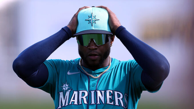 Seattle-Mariners-OF-Victor-Robles-during-2025-spring-training-Getty-900