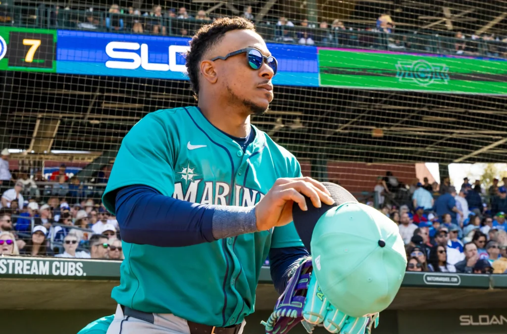 Seattle Mariners Ripped Breaking News: Mariners officially cut ties with switch-hitting infielder